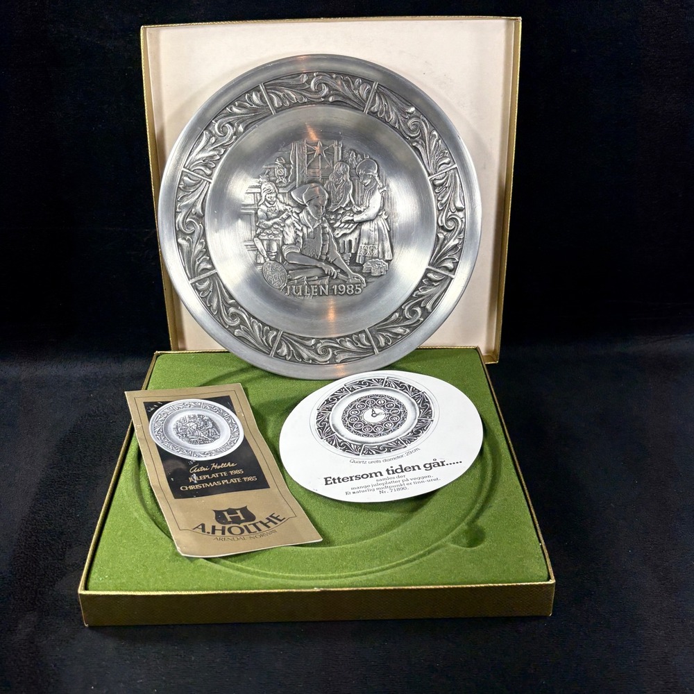 A. Holthe Norway Pewter Plate Julen 1985‎ Christmas Plate #13 JULEBAKSTEN in Box